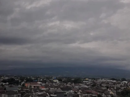 Cuaca Malang Hari Ini: Gerimis Pagi Hingga Hujan Lebat Sore, Ramalan BMKG Juanda