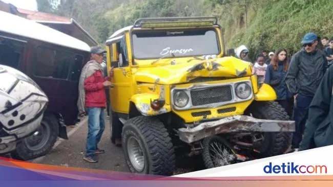 Detik-detik Dua Orang Tewas Kecelakaan Jip di Jalur Wisata Bromo