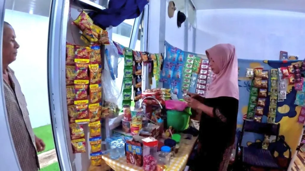 Di Balik Pintu Huntara: Semangat dan Kehidupan Baru