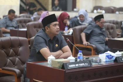 DPRD Jember Siapkan Sanksi Atas Anggota yang Bermain Game-Merokok Saat Rapat