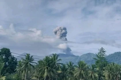 Erupsi Gunung Dukono: 17 Orang Dievakuasi di Halmahera Utara