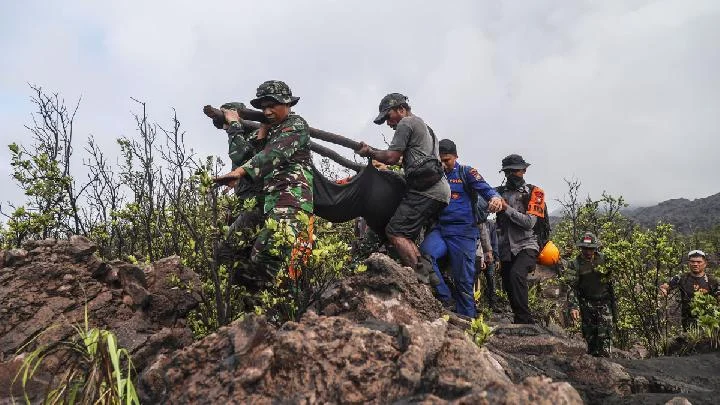 Erupsi Gunung Dukono: Kronologi Penemuan Pendaki Meninggal Dekat Kawah