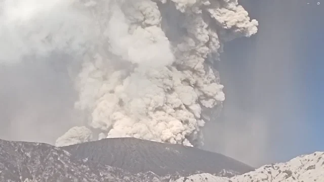 Erupsi Gunung Dukono: Pemandu Melihat Korban Tertimpa Batu Besar