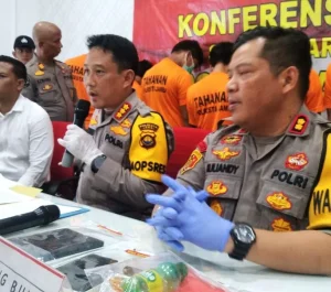 Gerebek Narkoba di Riau: Emak-emak Aksi, Polisi Sebut Lebay