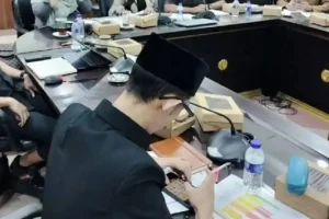 Gerindra Panggil Anggota DPRD Jember karena Main Game-Rokok saat Rapat