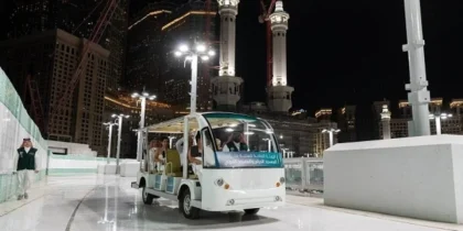 Golf Cart Masjidil Haram Permudah Ibadah Jemaah Lansia dengan Tarif Tetap
