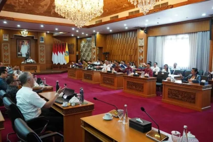 Gubernur Wayan Koster Tegaskan Sektor Horeka Kelola Sampah Mandiri atau Gabung Pengelola Lain