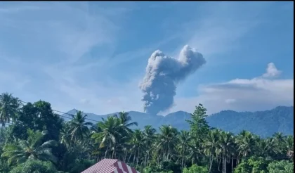 Gunung Dukono Meletus, Kolom Abu Mencapai 10 Kilometer
