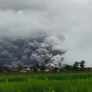 Gunung Semeru Erupsi, Waspada Awan Panas Guguran