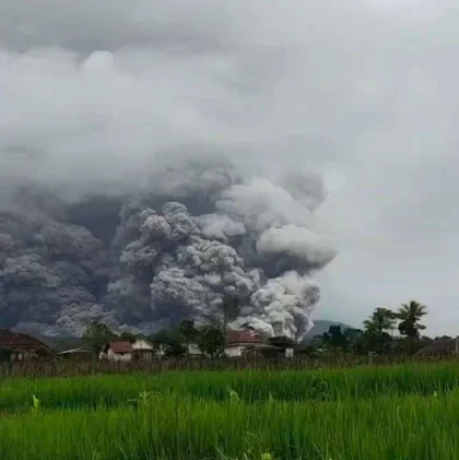 Gunung Semeru Erupsi, Waspada Awan Panas Guguran