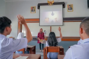 Guru Non-ASN Dilarang Mengajar di Sekolah Negeri Mulai 2027, DPR Angkat Isu Konstitusional