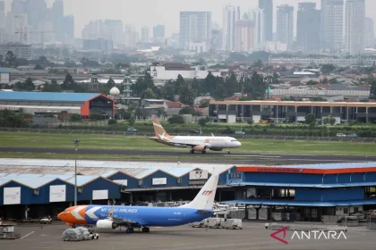 Harga Tiket Pesawat Domestik Diproyeksi Meningkat 35% Imbas Kenaikan Avtur