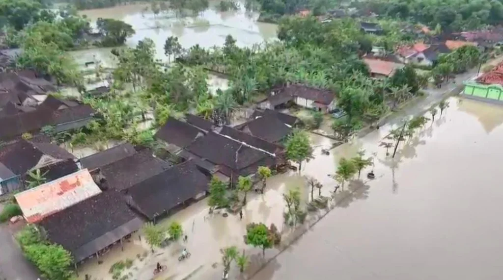 Hujan Deras Melanda Blora, Puluhan Rumah dan Dua Sekolah Terendam Banjir