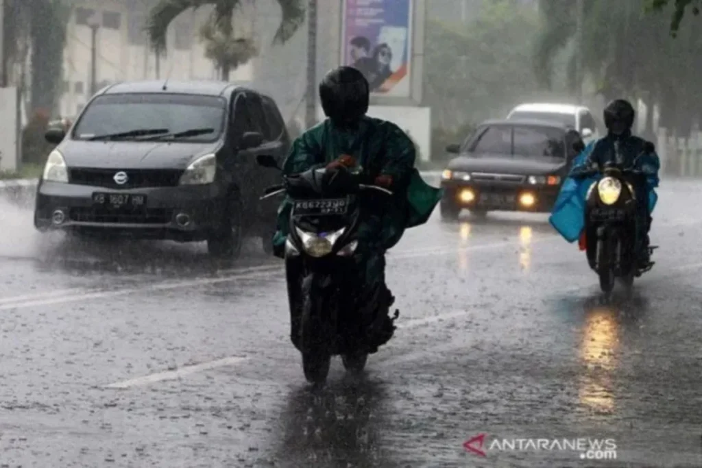 Hujan Ringan Mengguyur 17 Wilayah di Indonesia Hari Ini