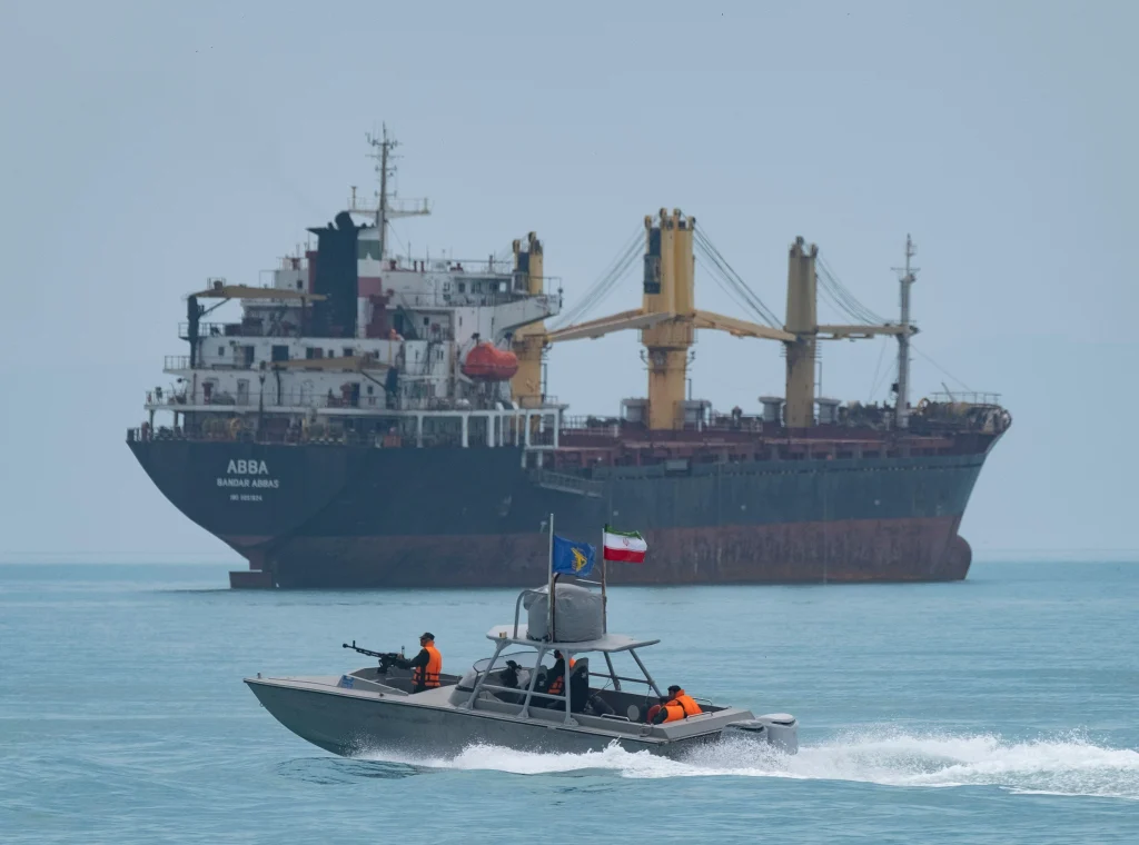 Iran Rilis Aturan Baru Transit Kapal di Selat Hormuz, Dampak pada Lalu Lintas Maritim Global