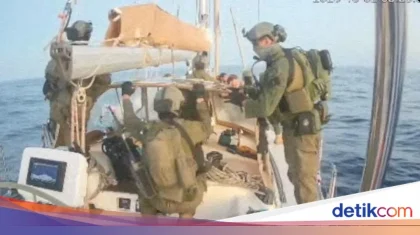 Israel Paksa Aktivis Kapal Bantuan Gaza Sujud, Apakah Ada Warga Negara Indonesia?