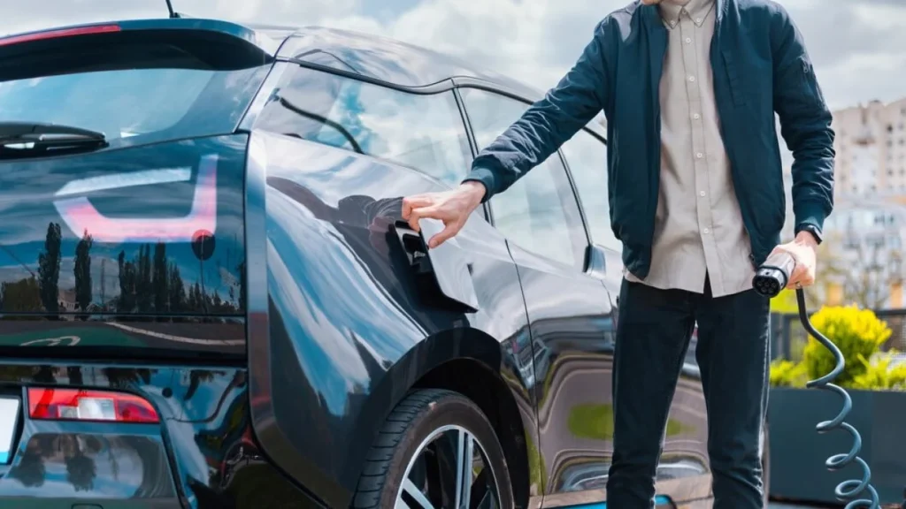 Jangan Terburu-buru, Ini Waktu Terbaik Membeli Mobil Listrik dan Hybrid