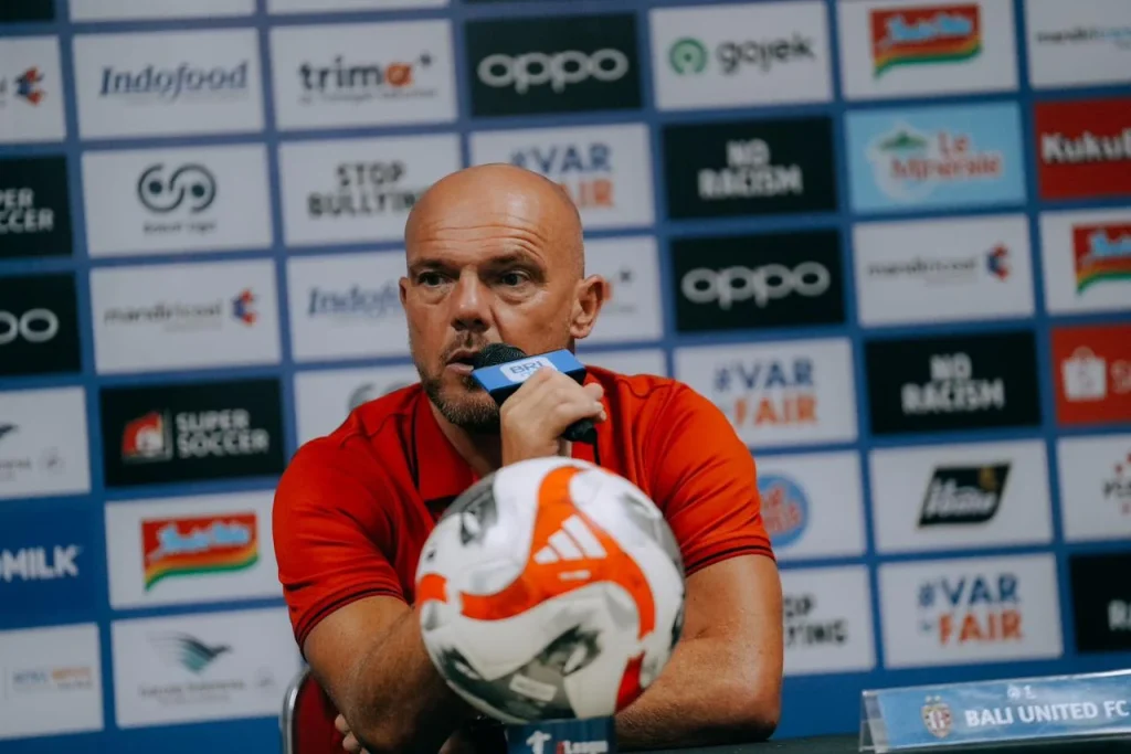 Johnny Jansen Bidik Tiga Poin dari Bhayangkara FC di Laga Terakhir