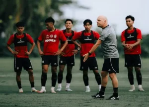 Johnny Jansen Incar Pemain Baru Musim Depan untuk Bali United