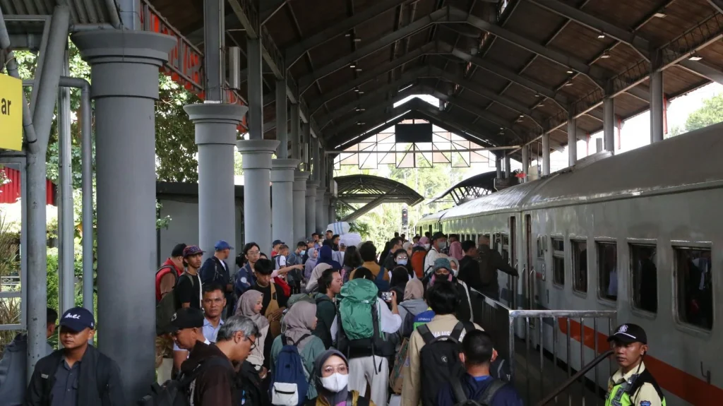 KAI Catat 161.028 Penumpang Berangkat pada Puncak Libur Panjang