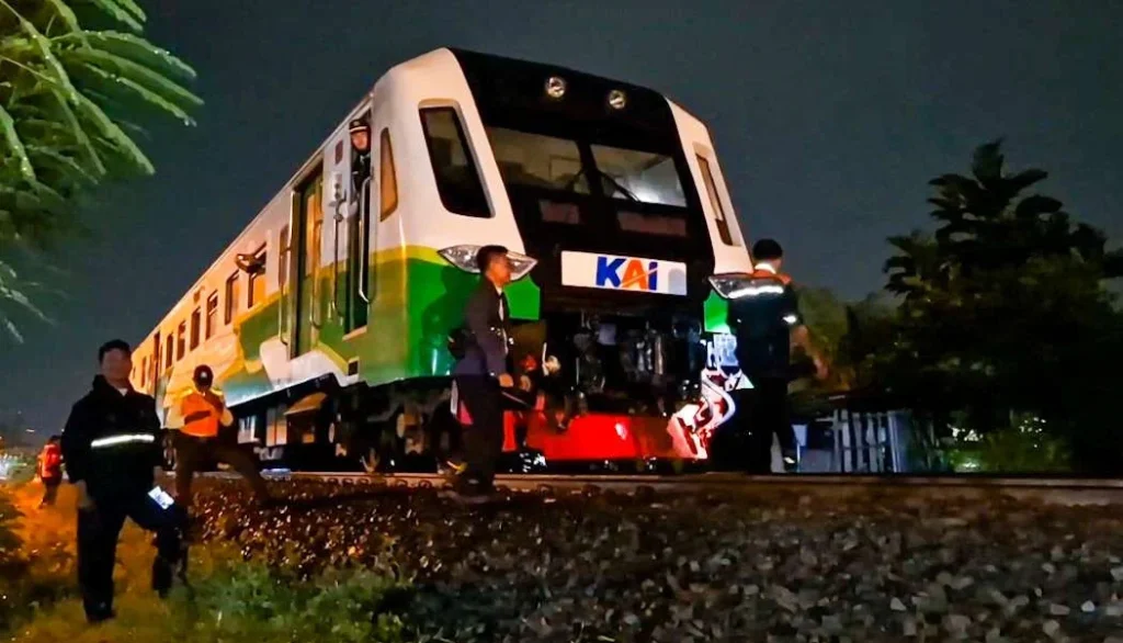 KAI Commuter: Jangan Loncat saat Kereta Belum Berhenti