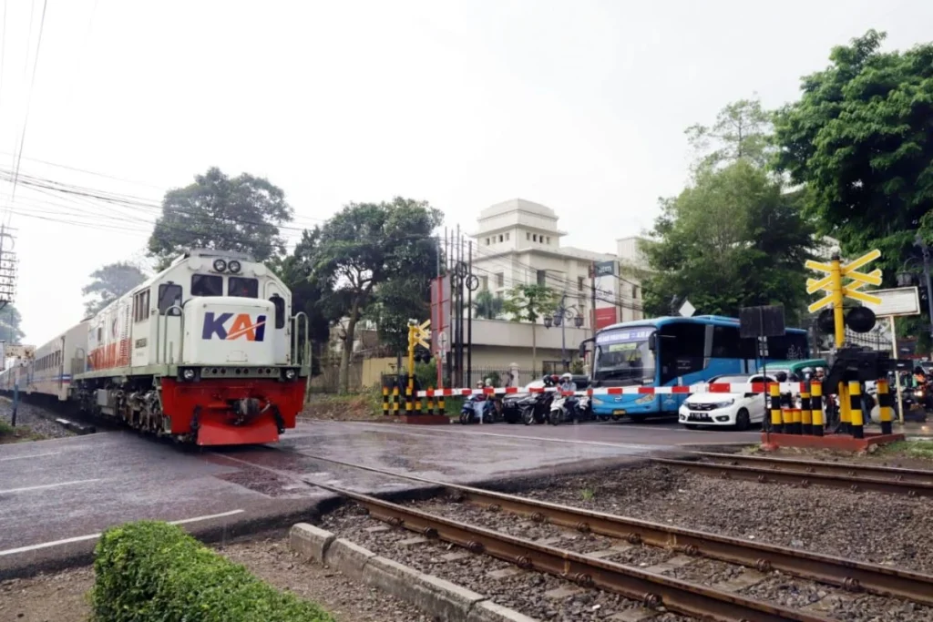 KAI Percepat Penataan Perlintasan Kereta Api untuk Meningkatkan Keselamatan
