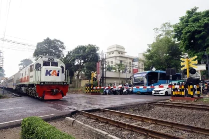 KAI Percepat Penataan Perlintasan Kereta Api untuk Meningkatkan Keselamatan