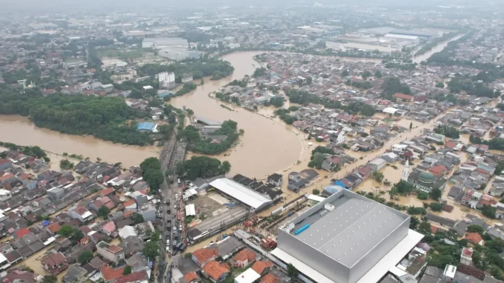 Kali Bekasi Meluap, 3 Kecamatan Terendam: Banjir Besar Mengguncang Selasa Pagi