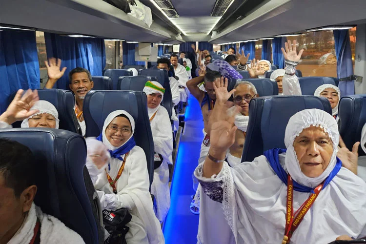 Kang Surdi, Sopir Bus Selawat Banten Bangga Antar Jemaah Haji Indonesia ke Mekah