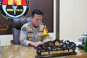 Kapolri Meningkatkan Peralatan Personel untuk Meningkatkan Keamanan Masyarakat