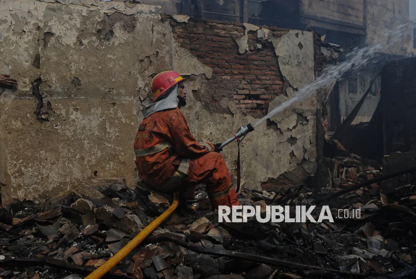 Kebakaran di Tambora, 21 Unit Damkar Dikerahkan untuk Pemadaman