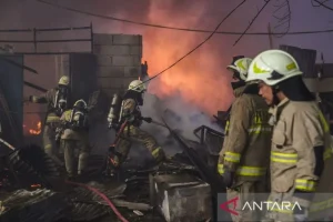 Kebakaran Komplek Pergudangan Miami Kalideres, 20 Mobil Pemadam Dikerahkan