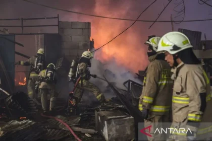Kebakaran Komplek Pergudangan Miami Kalideres, 20 Mobil Pemadam Dikerahkan