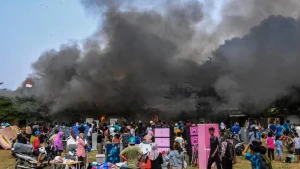 Kebakaran Melanda Pergudangan Miami di Kalideres, 20 Unit Mobil Damkar Dikerahkan
