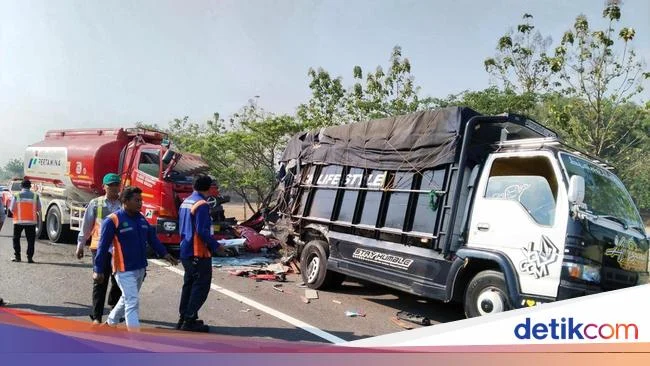 Kecelakaan Bus dan Truk Kontainer di Tol Cipali: Satu Orang Terluka