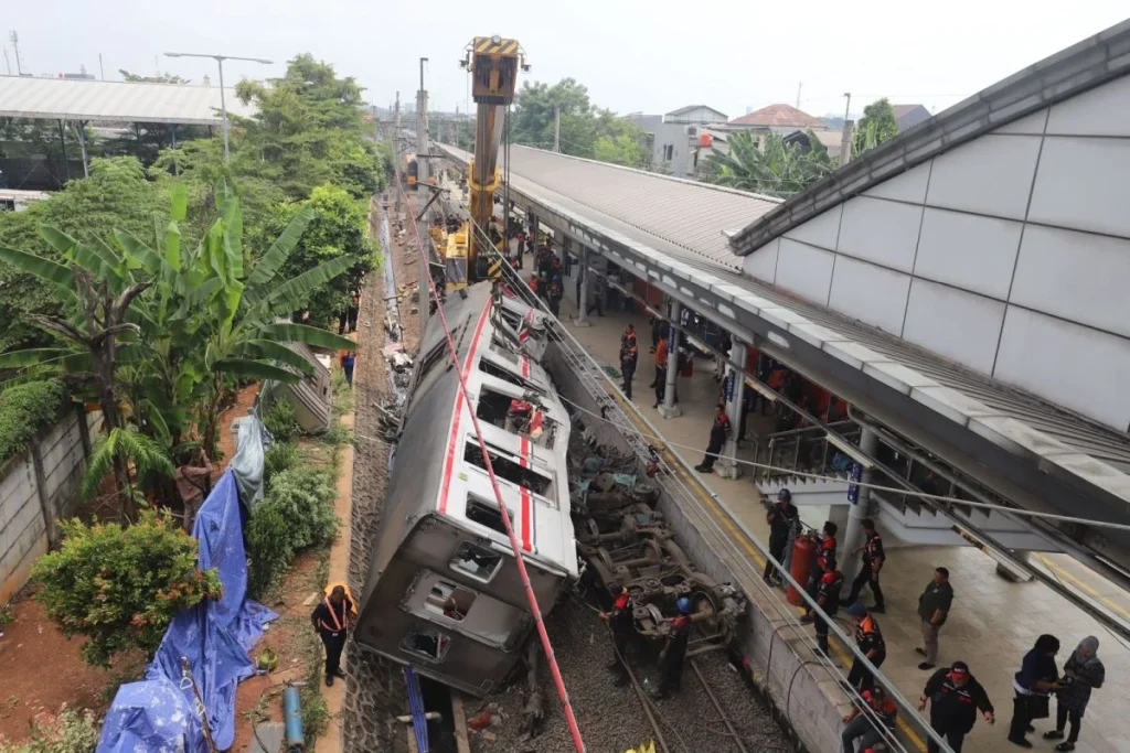 Kecelakaan Kereta Bekasi: 76 Korban Pulang, 24 Masih Dirawat