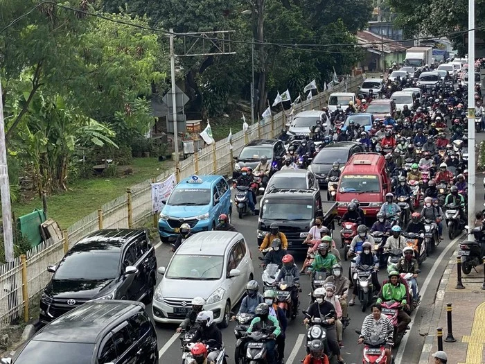 Kemacetan Parah di Jalan Raya Lenteng Agung, Jaksel