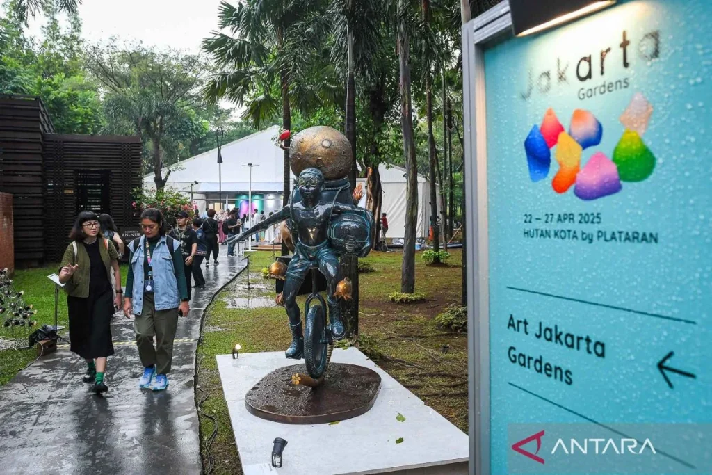 Kemenbud Resmikan Art Jakarta Gardens 2026, Pameran Seni Tropis dengan 26 Galeri Asia