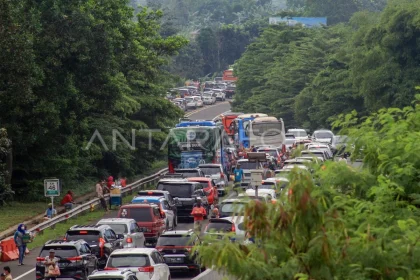 Kepadatan Jalur Puncak Bogor Saat Libur Kenaikan Isa Almasih