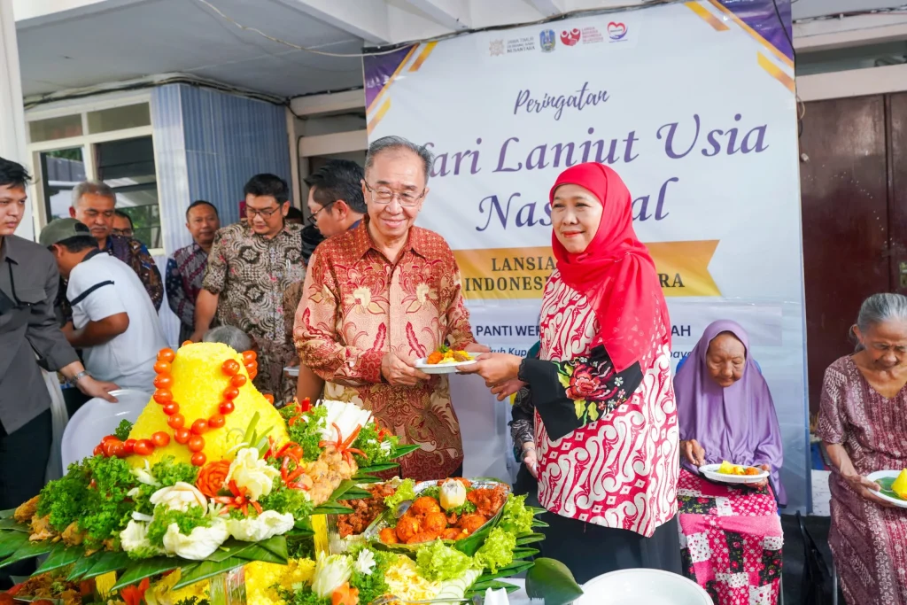 Khofifah Soroti Lansia yang Tetap Bekerja di HLUN 2026 Jatim
