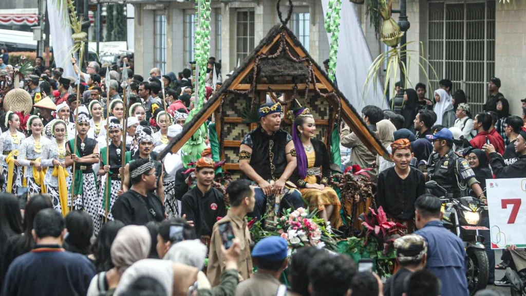 Kirab Budaya Milangkala Tatar Sunda Tambahkan Penggerak Ekonomi Rp80 Miliar di Jawa Barat