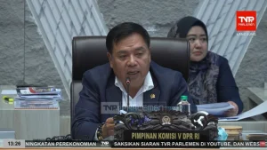 Komisi V DPR Soroti Penumpang Desak-Desakan di KRL: Bisa Gak Tambah Gerbong?