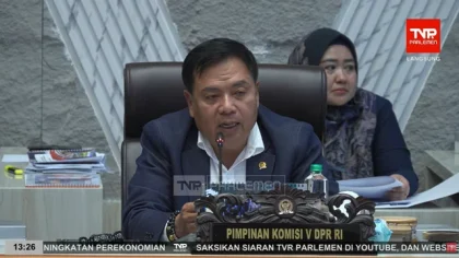 Komisi V DPR Soroti Penumpang Desak-Desakan di KRL: Bisa Gak Tambah Gerbong?