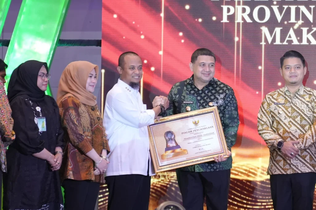 Komitmen Lindungi Pekerja Rentan, Pemerintah Kota Makassar Raih Paritrana Award