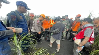 Kondisi 2 Warga Singapura Korban Tewas Gunung Dukono saat Ditemukan: Berpelukan Terhimpit Batu Besar