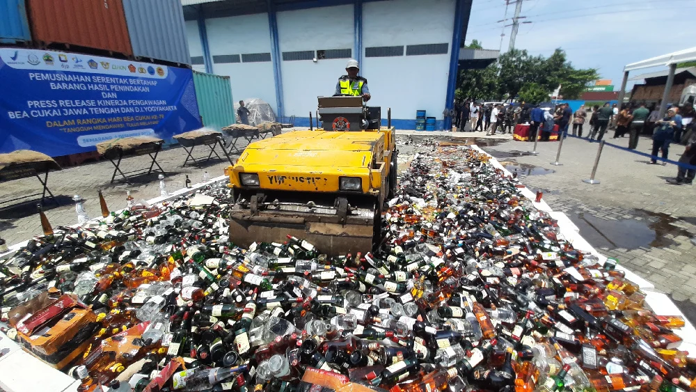 KPK Buka Peluang Panggil Bea Cukai Jateng-DIY Setelah Sita Kontainer Spare Part di Tanjung Emas