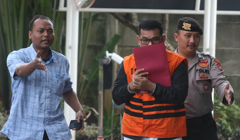 KPK Periksa Pegawai Bea Cukai Terkait Dugaan Penerimaan Uang dalam Pengurusan Cukai Rokok