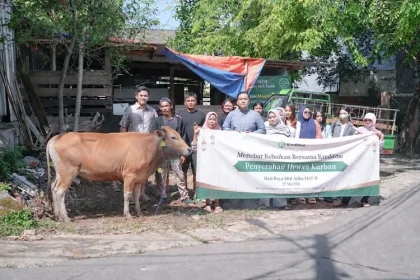 KrediOne Salurkan Hewan Kurban untuk Keluarga yang Membutuhkan di Iduladha 1447 Hijriah