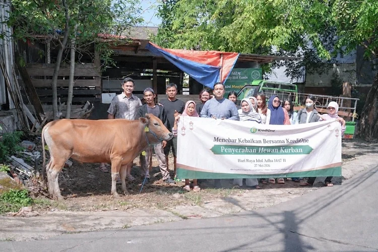 KrediOne Salurkan Hewan Kurban untuk Keluarga yang Membutuhkan di Iduladha 1447 Hijriah