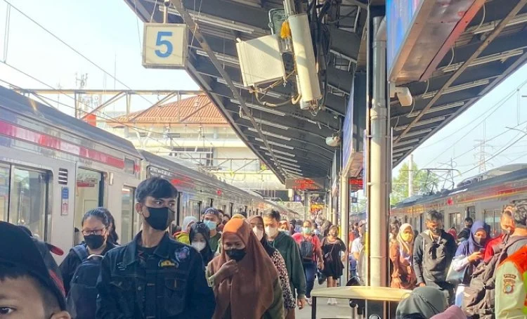 KRL Tangerang Alami Keterlambatan Akibat Gangguan Operasional